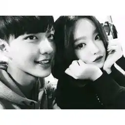  这张图片好像是情头,要是是的话求另一张