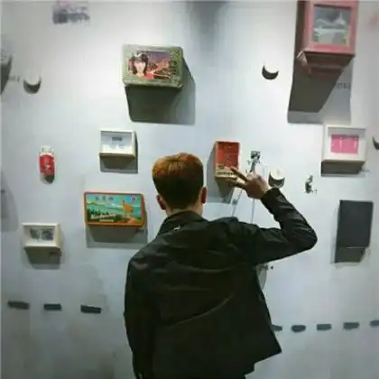  qq头像情侣一对背影,一个人孤独久了爱就封闭了