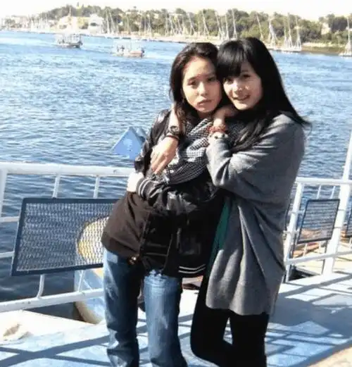  杨幂出道时旧照被曝光,原装脸和现在差别很大,毫无女神气质