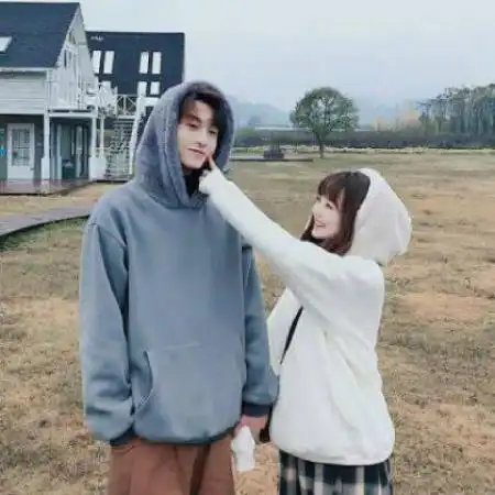  2020微信情侣头像喜欢一个人是一种状态