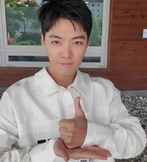  粉丝反弹压力大9对见光死韩星情侣,这对认爱2星期就分手