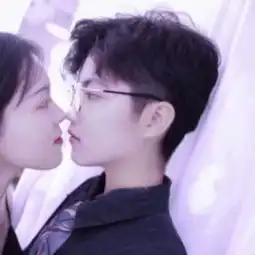  微信情侣头像一人一半恩爱超甜双人高清情图