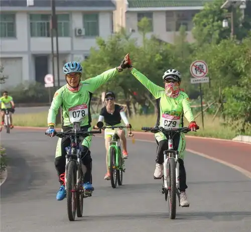  铜梁人今天你和他她爱在西郊浪漫铜行了吗