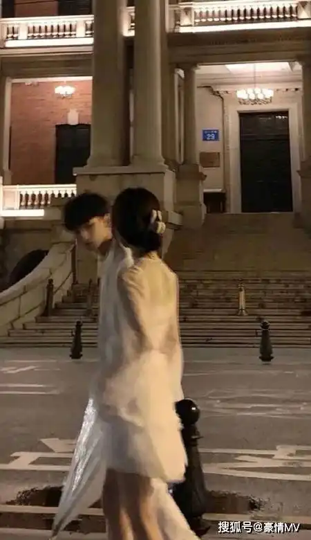  2022很幸福的情侣手机壁纸唯美的情侣皮肤大图