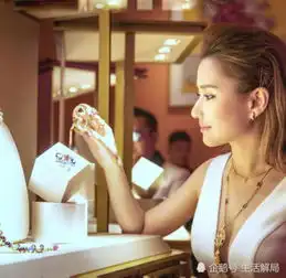  窦骁晒女朋友自拍,裙子虽有2层却都是薄纱,网友容我缓一缓