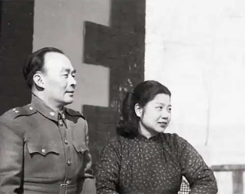  老蒋逃往台湾前,带走的军阀太太后来怎样一人为丈夫借道回大陆