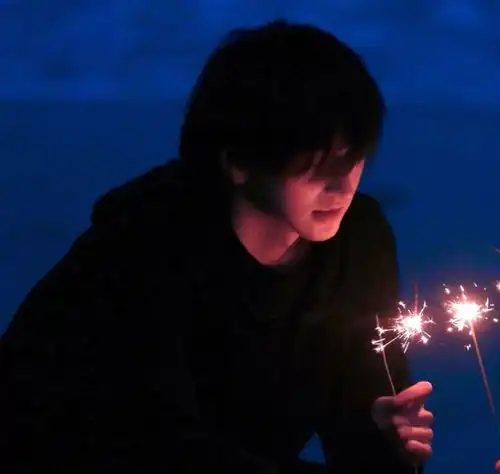  真人情头书里说每个女孩都是公主,无论在破阁楼里还是城堡里