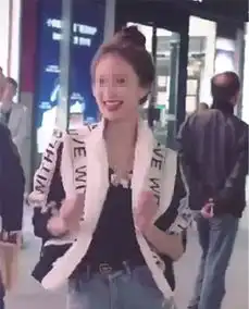 闺蜜团视频爆红抖音,各地小姐姐来参加,每位颜值不输明星