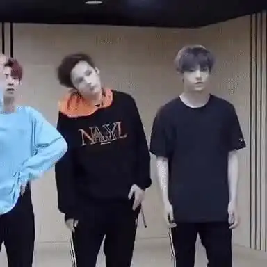  笑得我原地退化哈哈哈哈哈进来看情侣反目