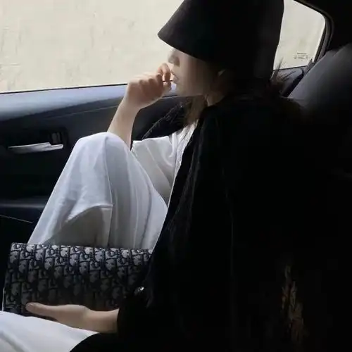  冷淡风头像黑色主调