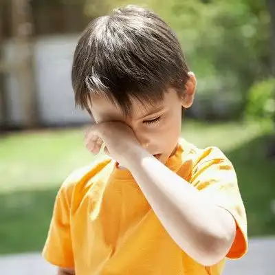  揉眼睛的时候会出现啧啧的水声怎么回事