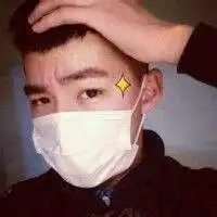  一男一女带口罩背景是天空的情侣头像