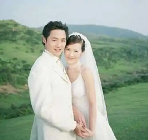  女版周星驰的上位秘史,和她背后的商业帝国