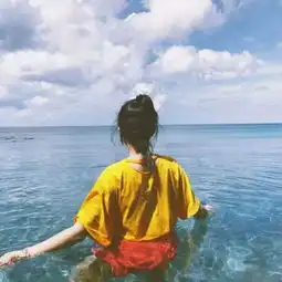  2018最潮qq头像背影女生长发没有人喜欢孤独只不过是害怕失望