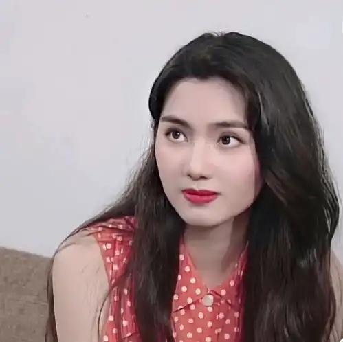  女生头像一期有些糊但仍旧拿来凑数的头像