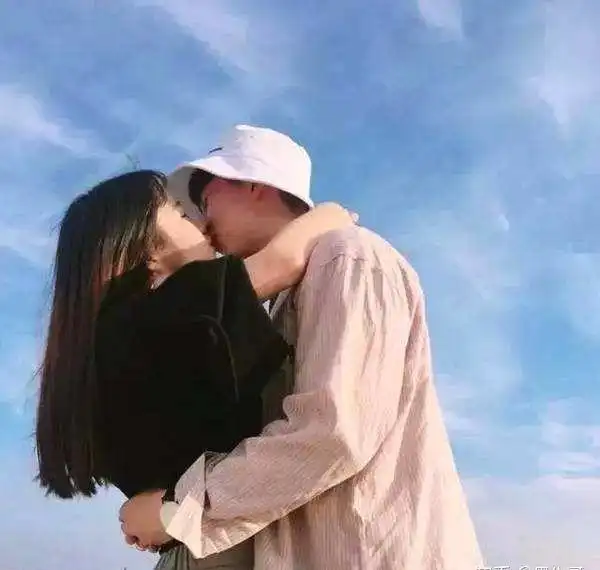  生活中,女人为什么经常抗拒男人亲吻也许是下面这几条原因