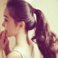  长发女生qq头像你跟他闹还对他笑