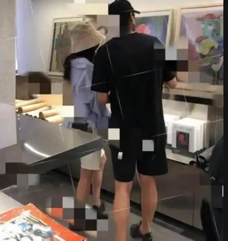  杨幂和魏大勋离官宣不远了恋情坐实疑似同居,情侣款多到数不来