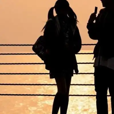  林鲸落气质风真人情侣头像.