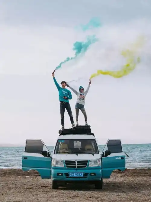  这对中国情侣在朋友圈消失一年,随后发出的照片震撼了无数人