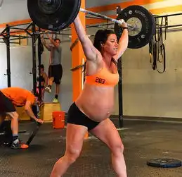  美母亲怀孕9个月坚持健身举重超百磅9组图