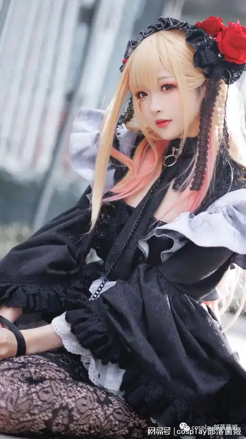  cos更衣人偶坠入爱河喜多川海梦cos正片南宫