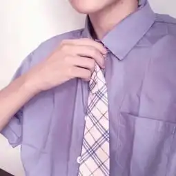  衬衫情侣头像一男一女不露头我是美丽的珍妮