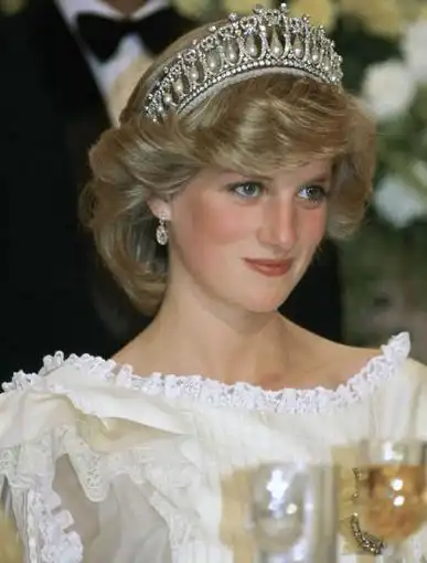  查尔斯婚后难忘卡米拉,戴安娜很煎熬,拒绝接吻还展开地下恋