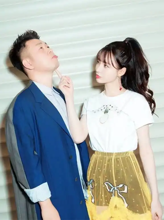  黄毅清有人爆料吴秀波和沈梦辰后,涛涛更换的新头像略显尬