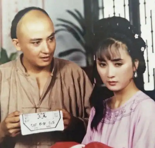  红楼最帅的男人侯长荣,深情又专一,与妻子结婚近四十年恩爱如初