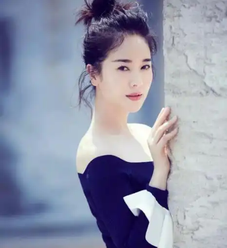  她被称为氧气美女绯闻不断,却嫁给大20岁老公,如今生活幸福美满