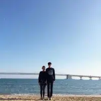  qq潮流情侣头像吹过清风喝过烈酒终究也给了你自由