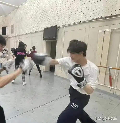  丁程鑫两次缺席时代少年团节目录制,公司没任何补偿,队友很爱他