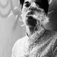  欧美黑白头像男生帅气脸庞中带着忧郁伤感