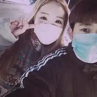  qq情侣头像一男一女一对两张愿你的爱情都是出于简单的真心