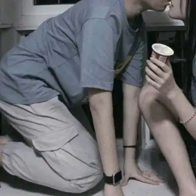  羞羞情头亲吻系列图片最近比较火的接吻情侣头像