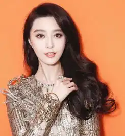 范冰冰长发披肩为掩饰这硬伤,被镜头骗了这么多年