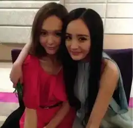 张艺兴黑们都是这样说的王珞丹还戏弄剧组刘恺威请狗仔偷拍