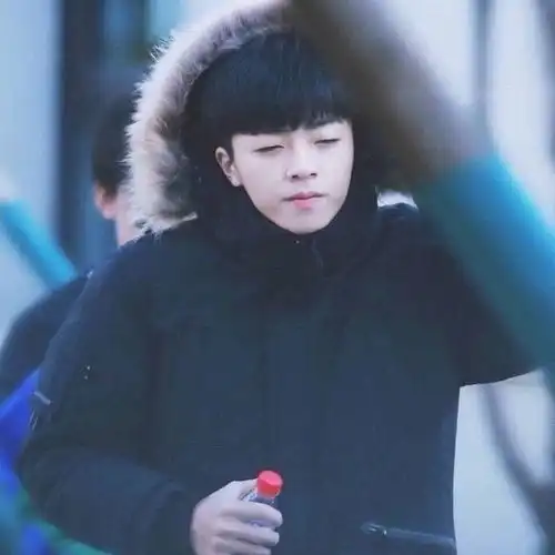  hello今天暗戳戳开顶陈立农生日会分票黑贴的母...