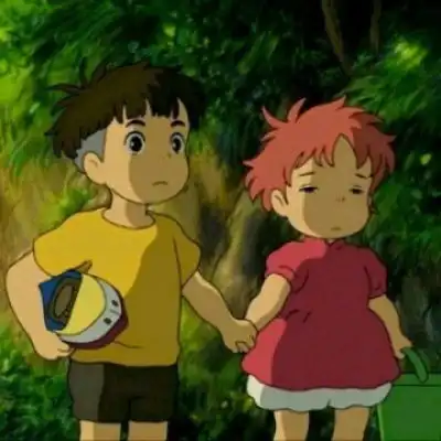  波妞宗介情头两个一起波妞和宗介高清情头双人拥抱