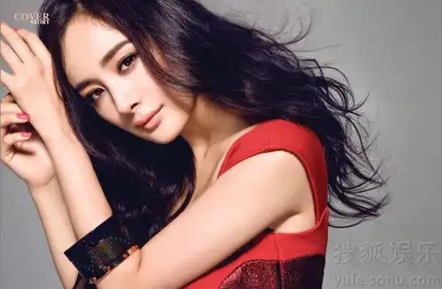 杨幂秋装写真头秀飞扬自信洒脱尽显时尚魅力