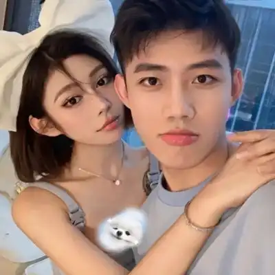  2023最新体贴温暖真人情侣头像