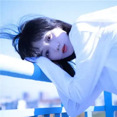  好看又不大众的女生头像