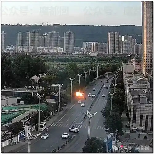  提醒门铃监控拍到恐怖瞬间3人带婴儿车敲门问爸妈在不在家