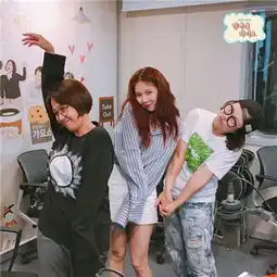  韩国明星金泫雅美丽性感头像朋友不是用来刁蛮和利用的