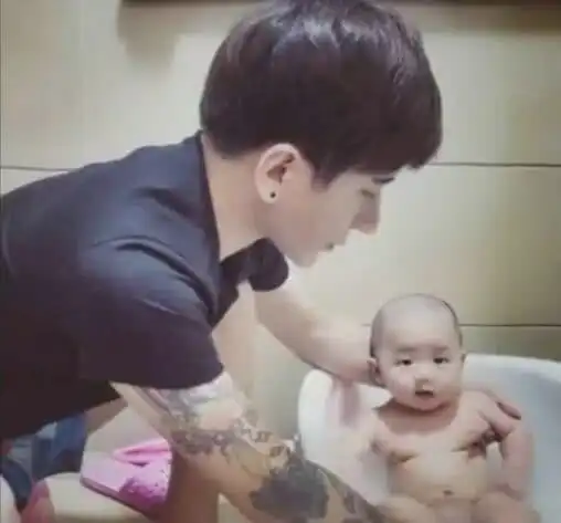  女网红整容成范冰冰,男友为迎合整成李晨,婚后孩子长相不像爹