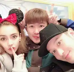  台上姐妹花,台下塑料花baby