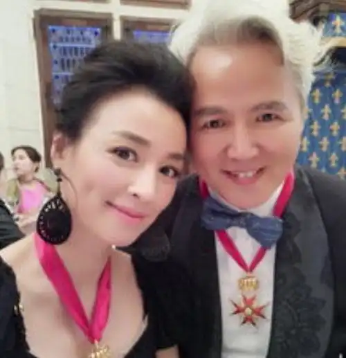 张庭企业被调查后,5年员工仍拼命拉人头上节目曾被何炅当场怼