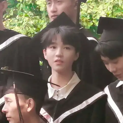  王俊凯最新头像壁纸,毕业快乐