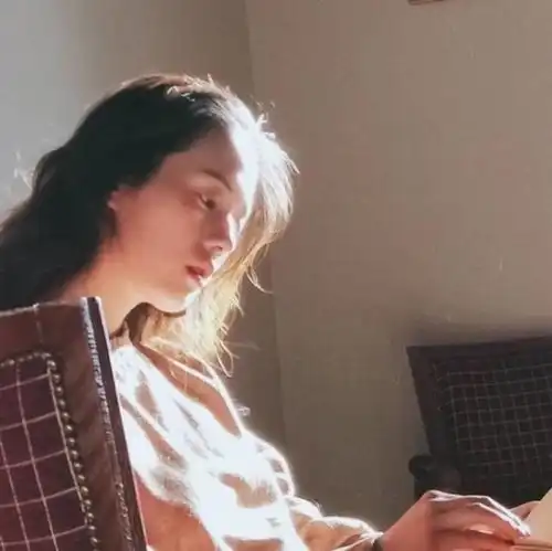  爱若难以放进手里,何不将它放进心里